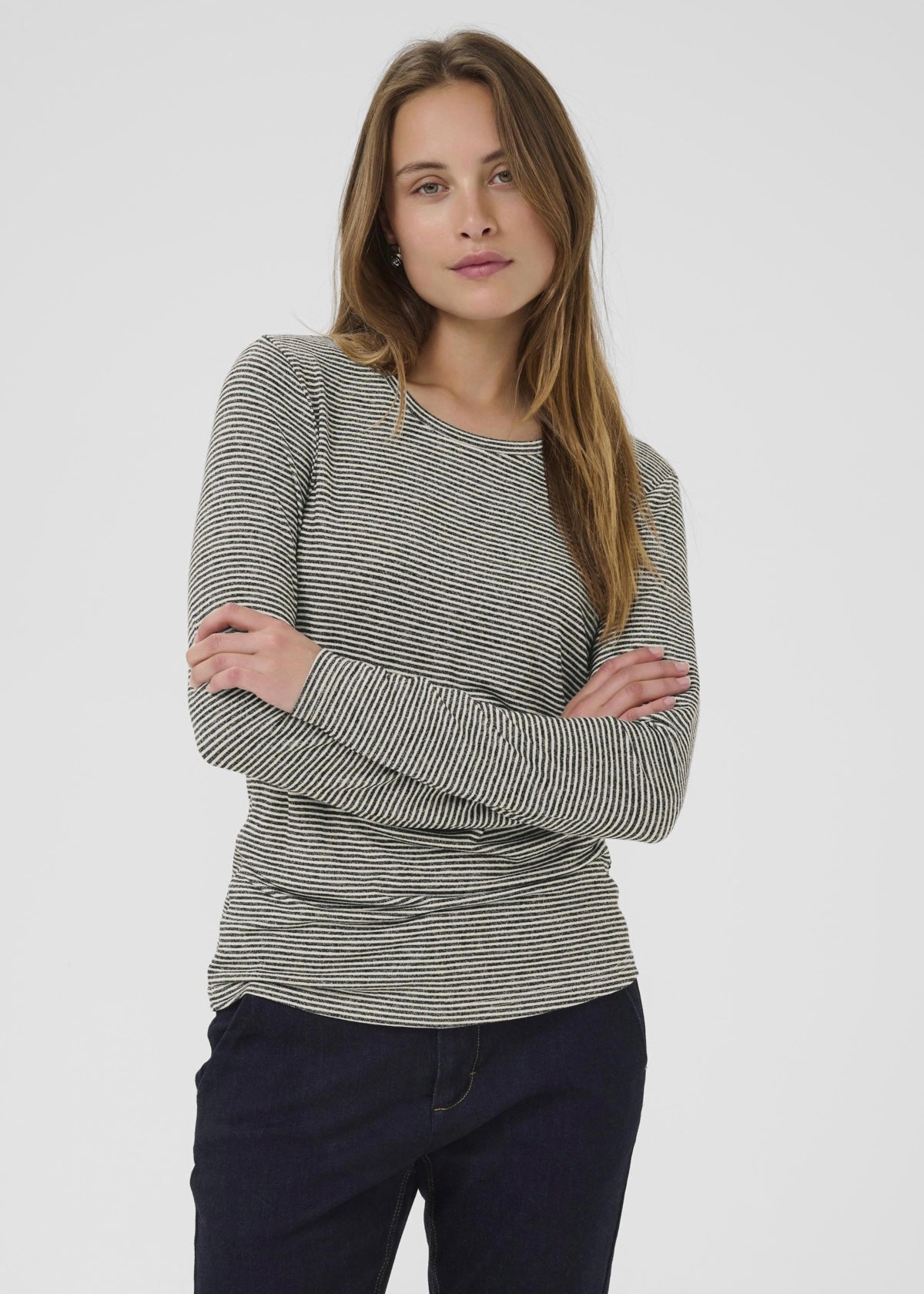 Blusa Alexandra, svørt við hvítum strípum