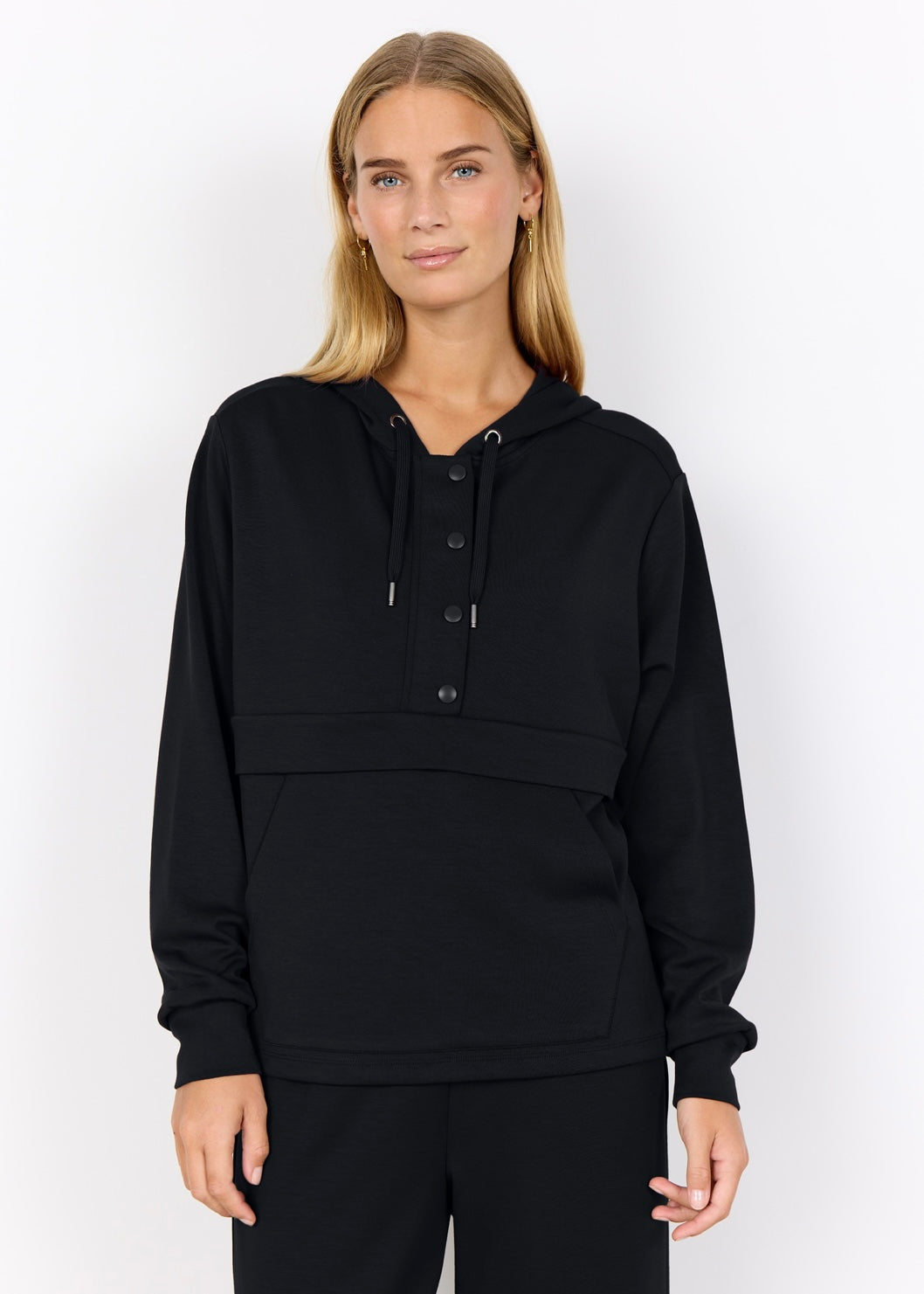 Blusa Banu 263 v/hettu, svørt