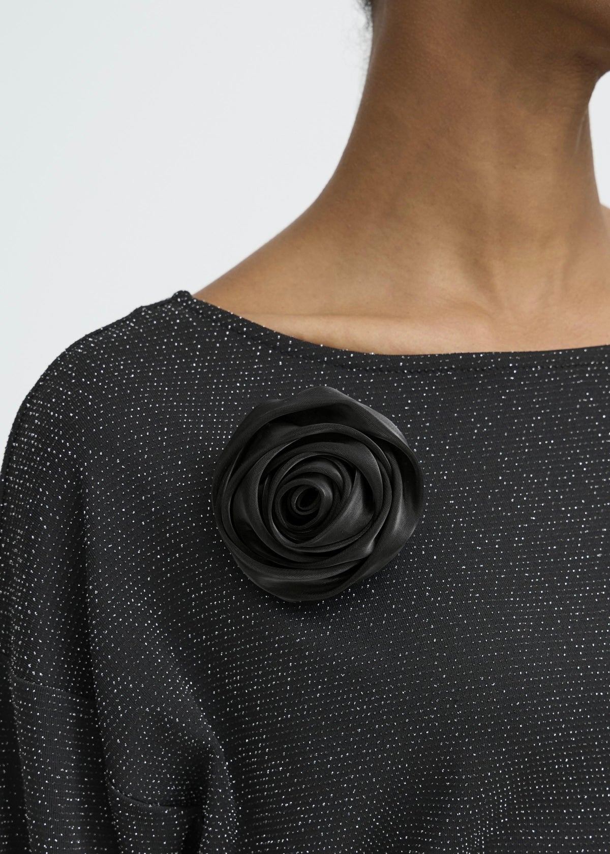 Blómuprýði Violetta, svørt