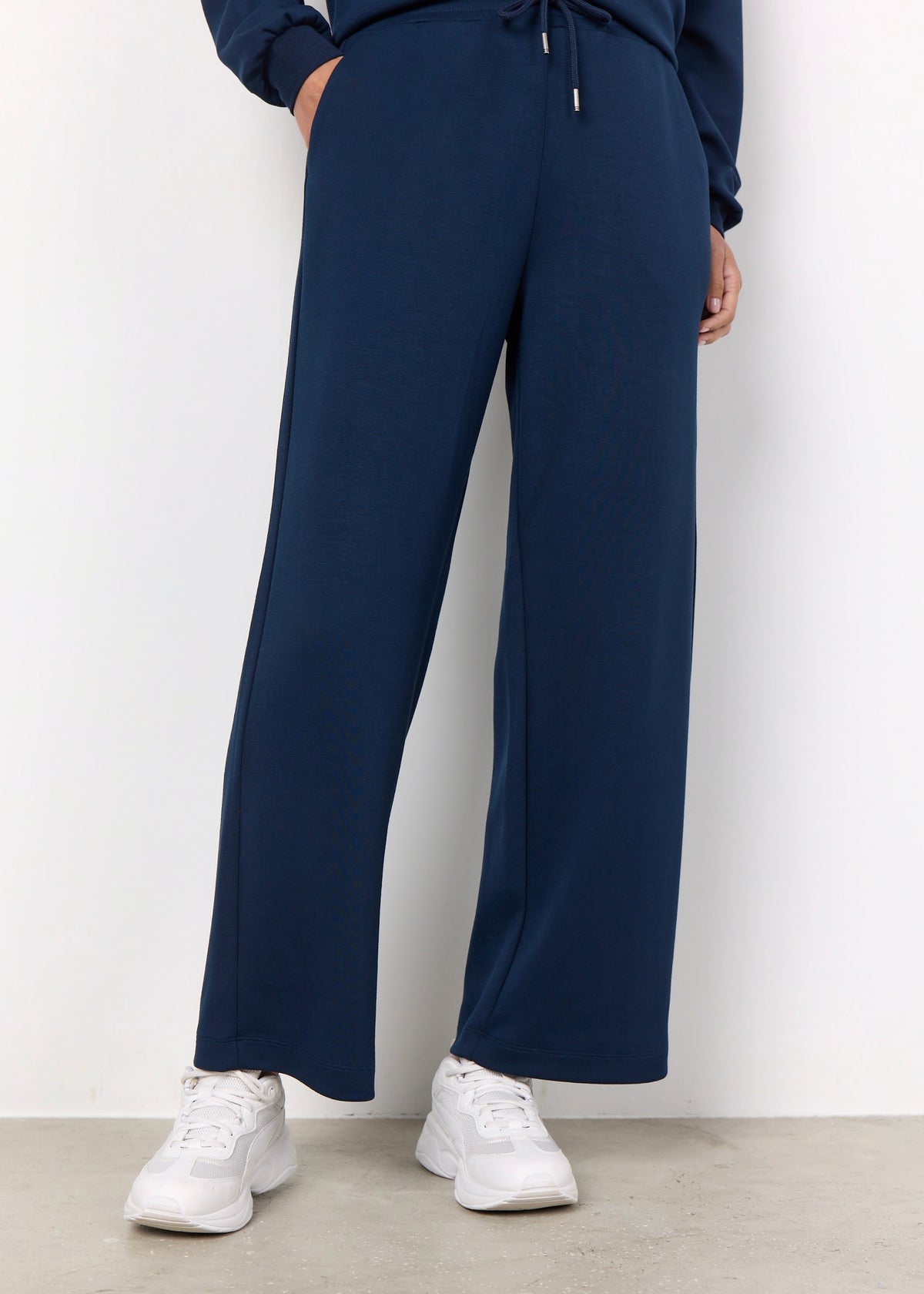 Buksur Banu 33, myrkabláar