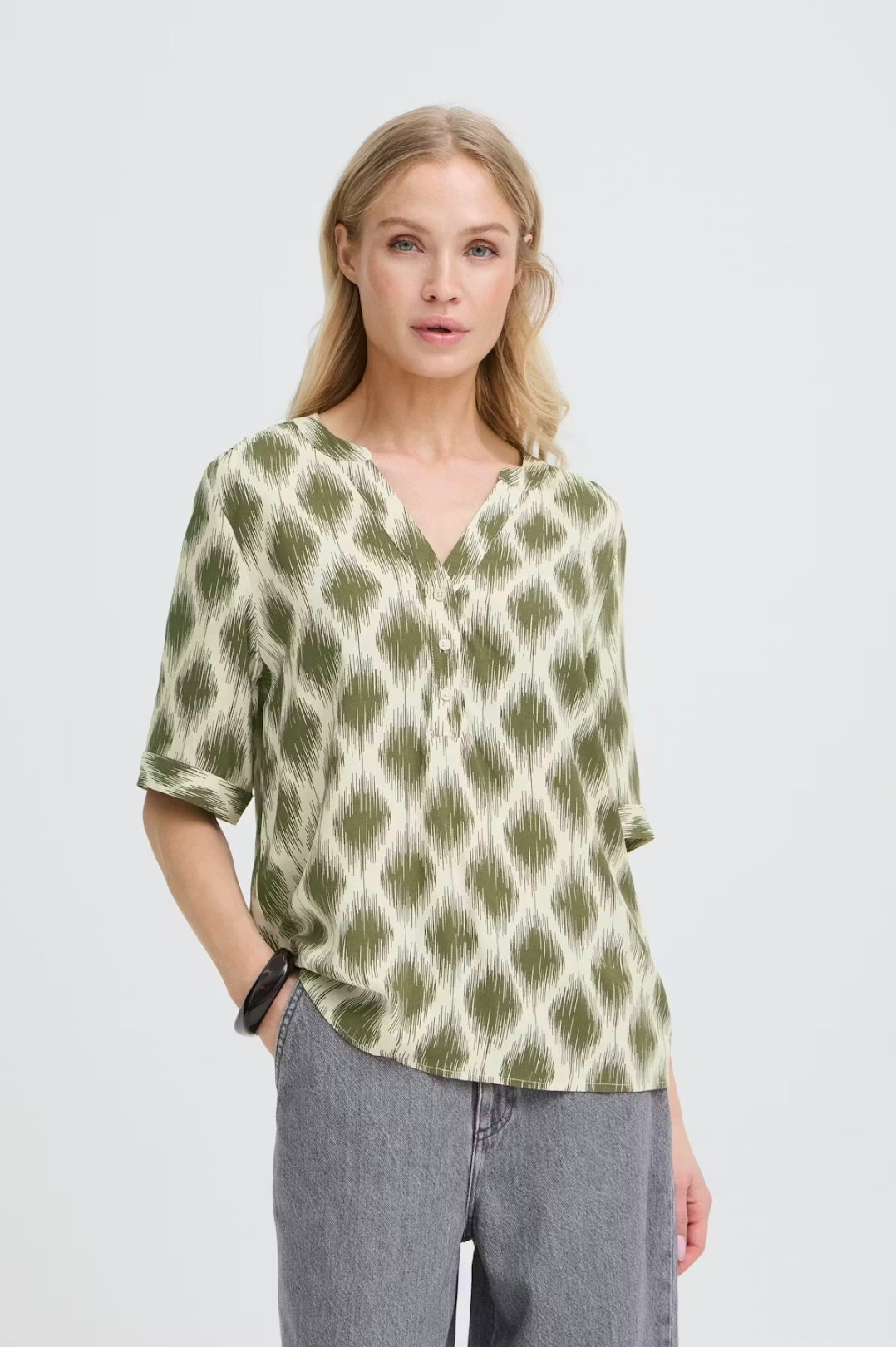 Blusa Joella grøn/ráhvít, við v/hálsi