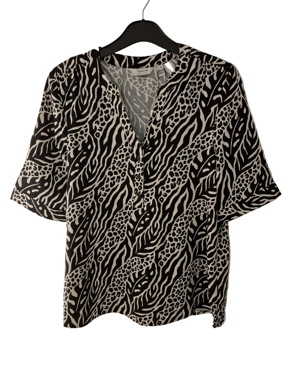 Blusa Joella, svørt/ráhvít, við v/hálsi